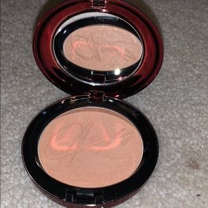 MAC x Aaliyah bronzer “Baby Girl”
